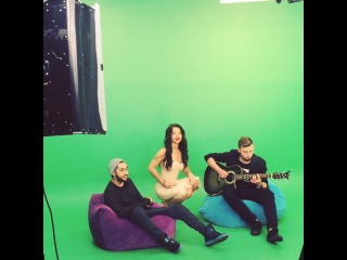 Bianka ✌️ on Instagram: “не пропустите #рнбчарт #муз #мот #бьянка @muztv @mmott23 @bezrukovmusic”