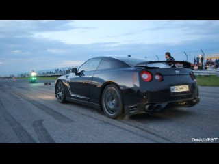 2 GTR R35. 1500 Horsepower and 1000HP. Quarter for 9,3 sec. Laucnh Controls. Drag racing