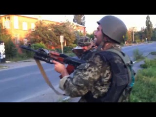 Лутугино. Нацгвардия атакует пустое здание милиции