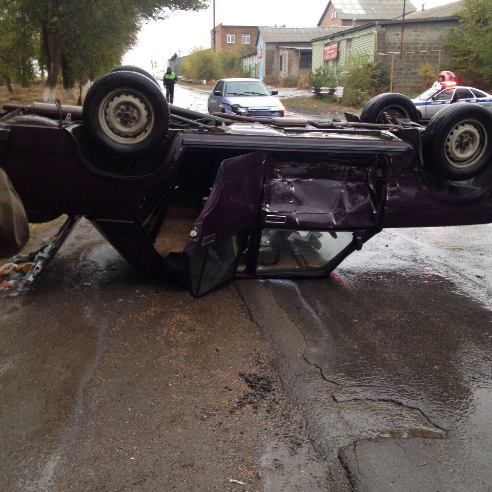 Разбитая ваз 2105 вишневая. Ваз 2107 мурена битая. Перевернутая 7. Дтп смоленская область. Перевернутая 7.