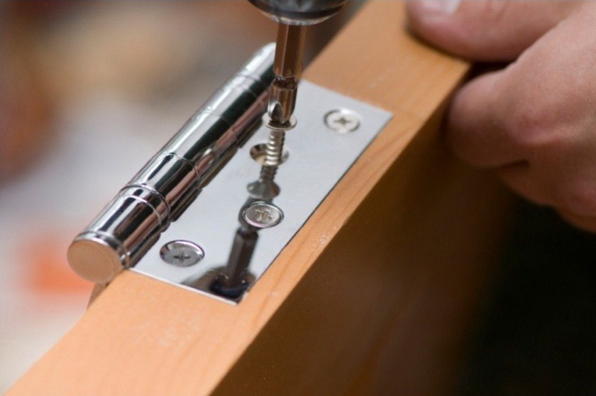 Как установить замок в межкомнатные двери самостоятельно. Установка ...