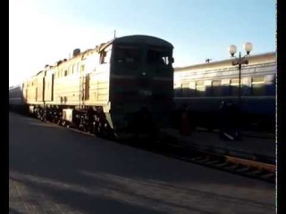 Тепловоз 2ТЭ10УТ-0015 с вагонами поезда 061 Москва - Херсон / Diesel locomotive 2TE10UT-0015