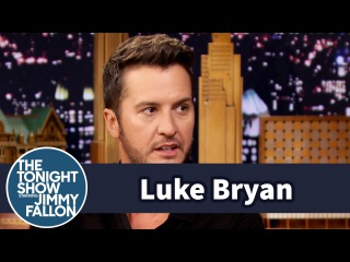 Luke Bryan Left Chris Meloni Hanging in a High-Five Diss