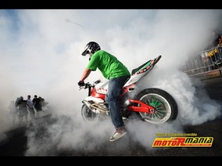 Stunt Riding Motorcycle Kawasaki 636 ZXR Street Bike - Lovely Loud Exhaust Sound