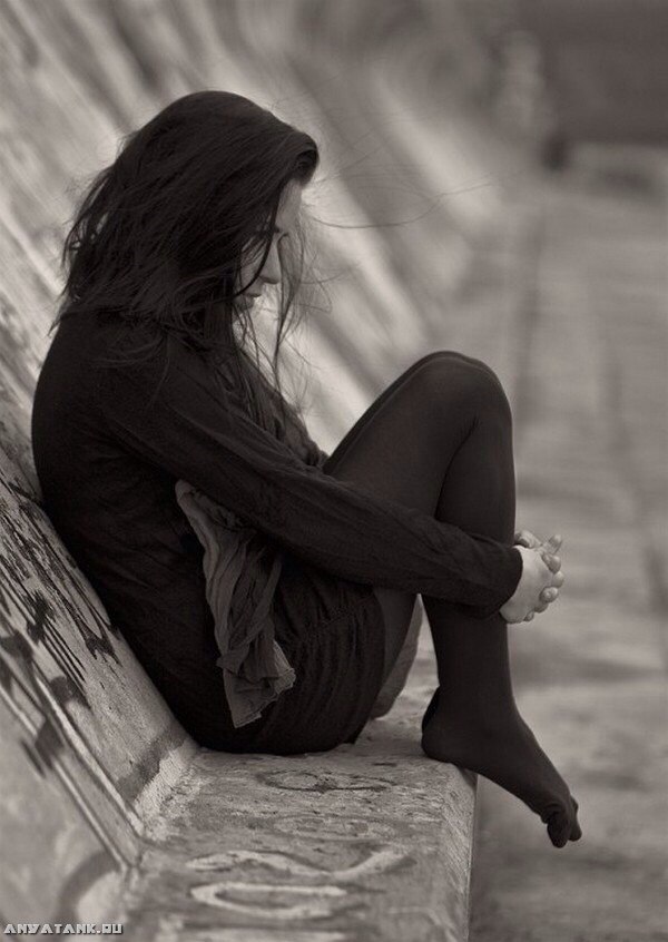 Грустные картинки на аву для девушек одиночество