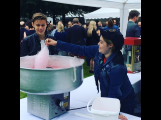Benjamin Lasnier - Getting my Candy floss made at the American embassy ! 🇺🇸🍧 thanks for having me!