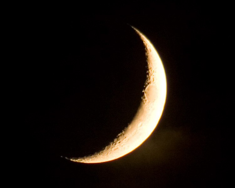 Ай суреті. Растущая Луна. Серп растущей Луны. Растущий полумесяц. Растущая Луна месяц.