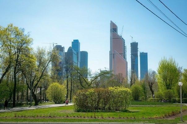 Фото: 25 000 Все включено. <br>Комната свободна с 10 июня, смотреть можно уже сегодня.<br>Комната в 2х комнатной квартире у метро Выставочная, в 500 метрах от 