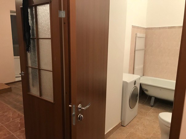 Сдам без комиссии 1к квартиру-студию 28 кв.м., собственник. <br>Люберцы, ул.Дружбы д. 3. <br>Новая студия (2017 г.). Качественный, современный ремонт. Есть вся необходимая мебель и бытовая техника. Есть застекленный балкон, окна во двор. Добраться можно до метро Котельники, Лермонтовский пр-кт, Новокосино, Выхино, станция Люберцы 1. <br>Желательны семейная пара или девушка/2 девушки славянской внешности. <br>Депозит 100% (можно разбить), оплата 20 т.р.+ электр-я и вода по счетчикам. <br>Просмотр и заселение с 1 декабря. <br>Звонить +7(910) 482-77-54 Андрей +7(906) 763-79-01 Надежда - фото Фото: Сдам без комиссии 1к квартиру-студию 28 кв.м., собственник. <br>Люберцы, ул.Дружбы д. 3. <br>Новая студия (2017 г.). Качественный, современный ремонт. Есть вся необходимая мебель и бытовая техника. Есть застекленный балкон, окна во двор. Добраться можно до метро Котельники, Лермонтовский пр-кт, Новокосино, Выхино, станция Люберцы 1. <br>Желательны семейная пара или девушка/2 девушки славянской внешности. <br>Депозит 100% (можно разбить), оплата 20 т.р.+ электр-я и вода по счетчикам. <br>Просмотр и заселение с 1 декабря. <br>Звонить +7(910) 482-77-54 Андрей +7(906) 763-79-01 Надежда