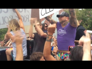 Foo Fighters Rick Roll Westboro Baptist Church