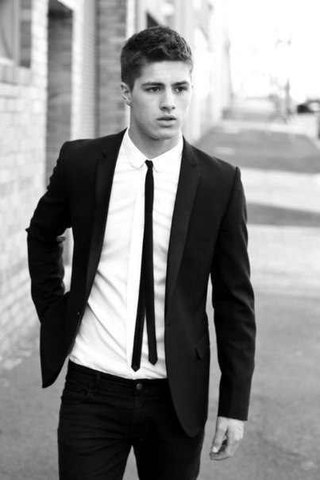 Тори Стоун Богач