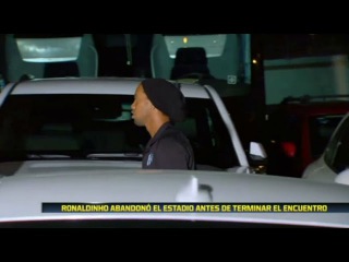 Ronaldinho se va del estadio en pleno partido entre Pachunca vs Queretaro 2-0 Liga MX