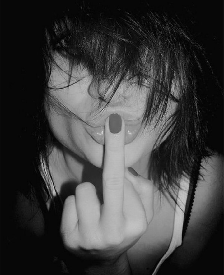 Девочка показывает фак картинки