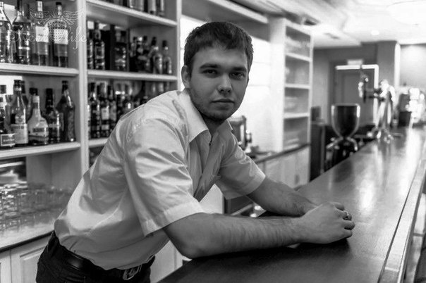 Срочно! Сниму изолированную комнату на длительный срок. В пешей доступности от метро (до 15 минут пешком).<br><br>О себе: мужчина, 27 лет. Чистоплотен, аккуратен, платежеспособен. Люблю готовить. Не пью, курю только на улице. Неконфликтный, тихий и спокойный. Часто дома то же работаю - потому мое присутствие вы даже не заметите :)<br>Идеально уживаюсь с соседями любого пола. Уважаю личное пространство. <br><br>В комнате желательна кровать (или другой вид спального места), шкаф и стол. <br>Минимально необходима техника - стиральная машинка, плита. Нужен wifi.<br><br>Бюджет до 15 с коммуналкой (обсуждается) - фото Фото: Срочно! Сниму изолированную комнату на длительный срок. В пешей доступности от метро (до 15 минут пешком).<br><br>О себе: мужчина, 27 лет. Чистоплотен, аккуратен, платежеспособен. Люблю готовить. Не пью, курю только на улице. Неконфликтный, тихий и спокойный. Часто дома то же работаю - потому мое присутствие вы даже не заметите :)<br>Идеально уживаюсь с соседями любого пола. Уважаю личное пространство. <br><br>В комнате желательна кровать (или другой вид спального места), шкаф и стол. <br>Минимально необходима техника - стиральная машинка, плита. Нужен wifi.<br><br>Бюджет до 15 с коммуналкой (обсуждается)