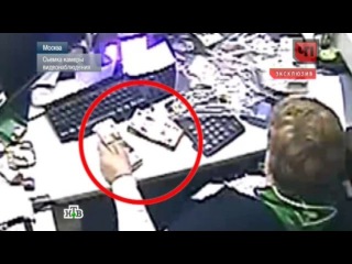 Грабитель за несколько секунд вынес из банка пять миллионов: видео