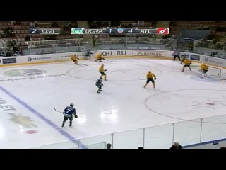 khl Югра - Атлант (2012.12) Силовой приём. Михаил Глухов (Атлант) хорошо приложился к своему сопернику
