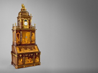 Этому замку более 200 лет, но когда проворачивают ключик, происходит нечто удивительное