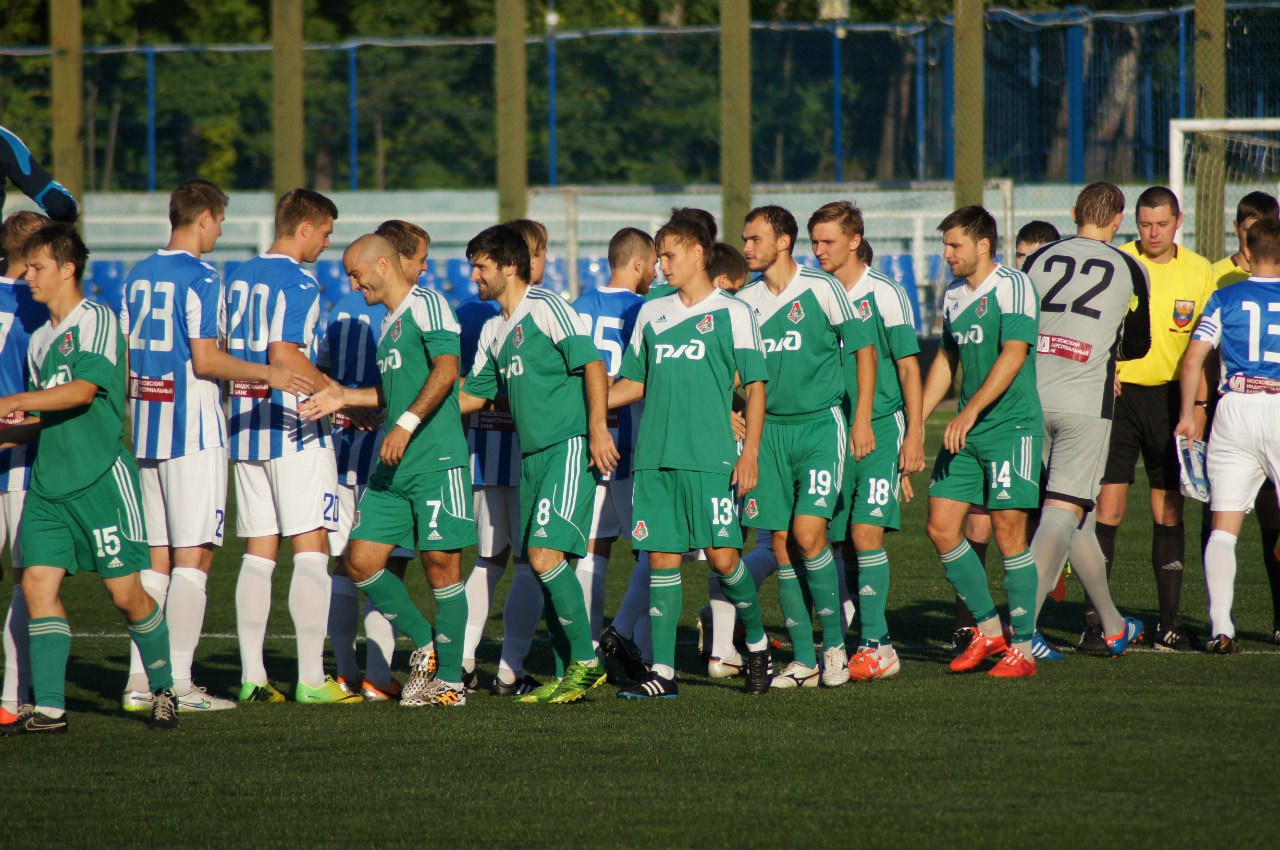 футбольное поле фк калуга. заря калуга футбольный клуб. сайт фк калуга. сайт фк калуга. старт сезона футбол.