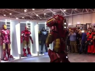 AVP present - Romics 2015 Hulkbuster part 2