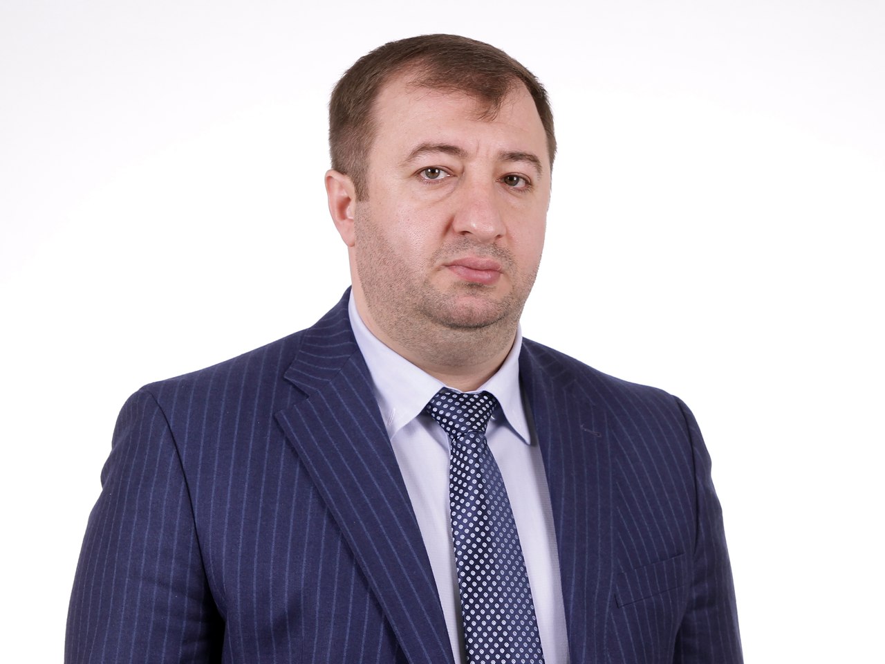 Расул Боташев подарит Кардоникской школе компьютеры
