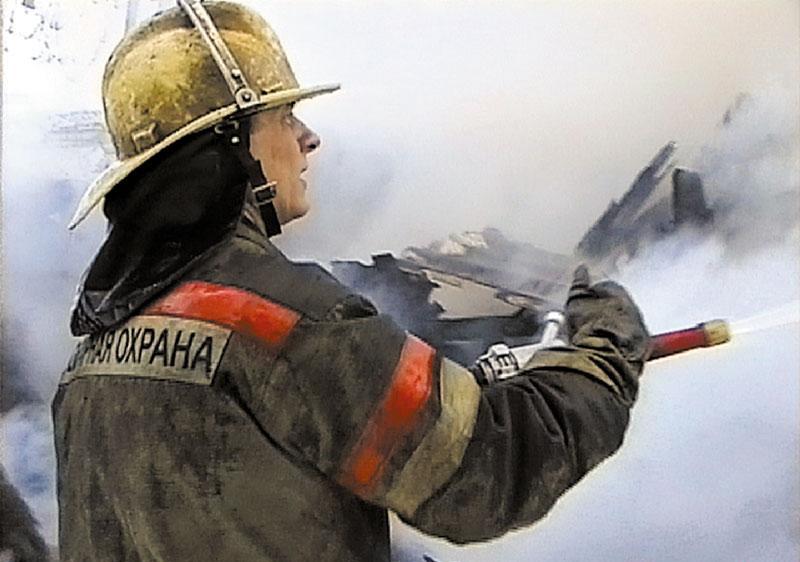 В Зеленчукской на улице Лесной загорелся дом