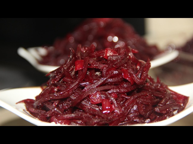 Салат из свеклы с жареным луком