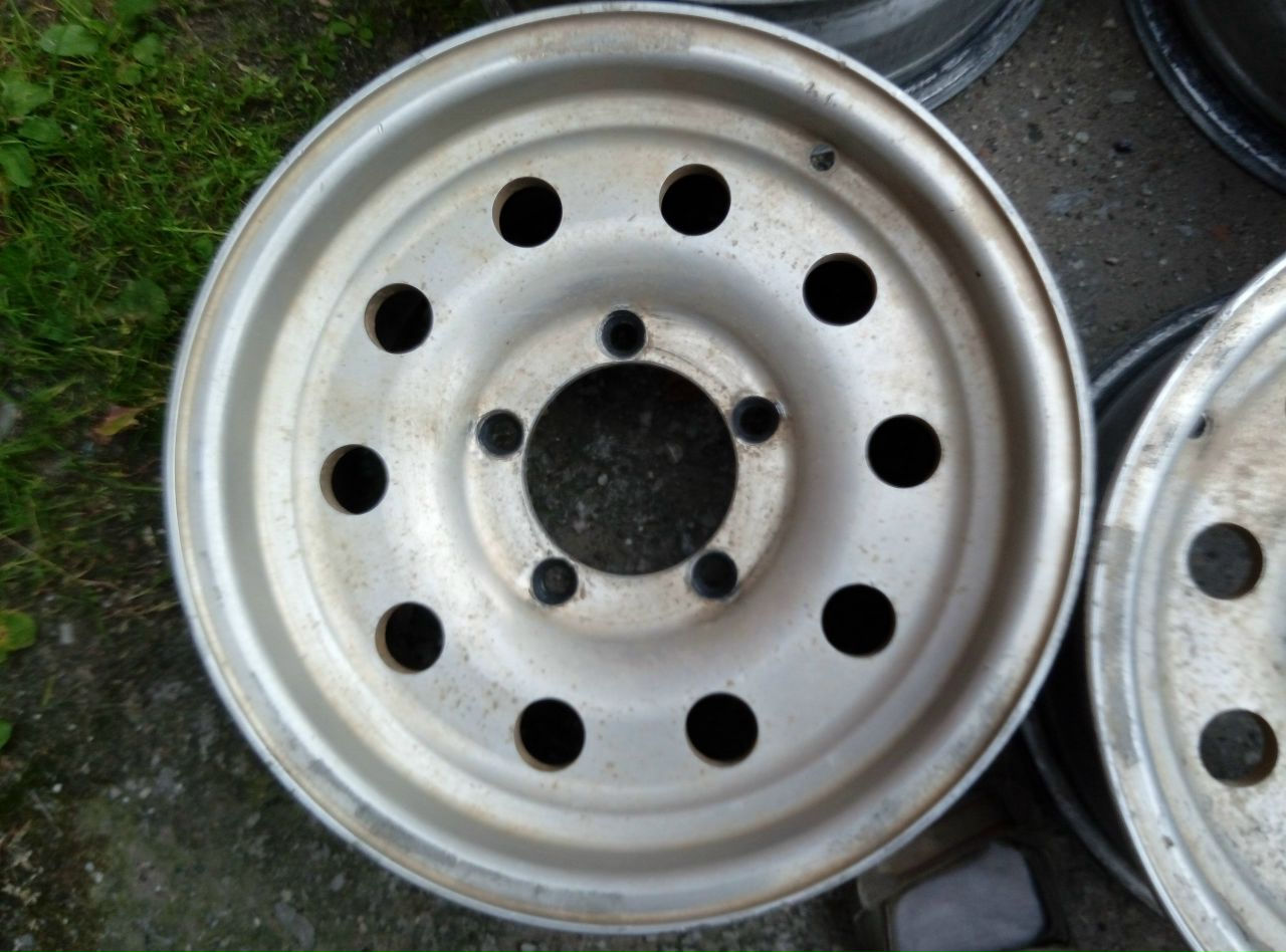 Размеры диска на ниву на 15. Размер шин нива 2121. 3301. 7. Диски нива шевроле 15 размер.