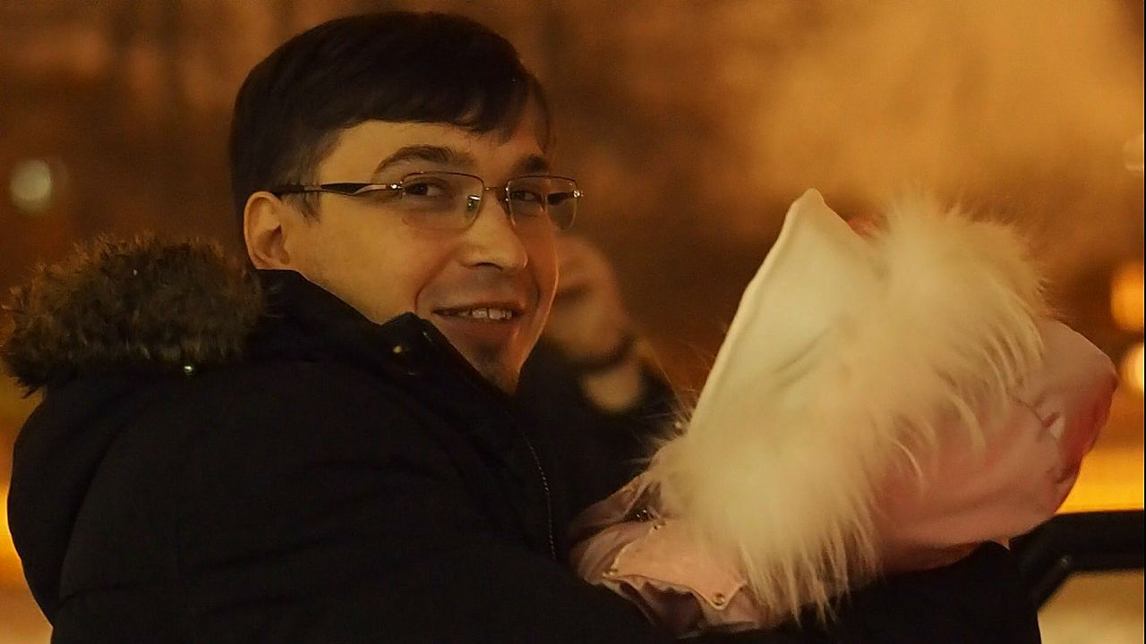 пухляк шоумен. дмитрий красилов little big. дмитрий красилов уно. дмитрий красилов little big. пухляк выглядывает птичка в профиль.