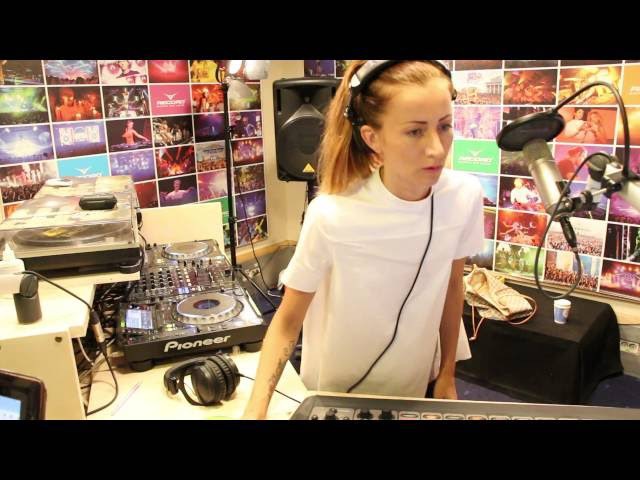 Lady Waks In Da Mix 391 (10-08-2016)