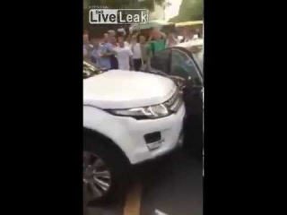 LiveLeak com Land Rover rams double park Jaguar in order to get out