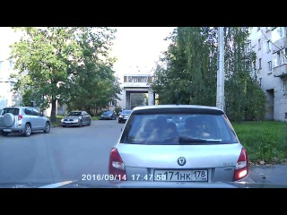 Подходишь к машине, а передний бампер сломан Смотришь видео и обалдеваешь.