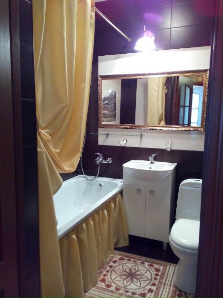 СПБ.сдаётся от хозяина.1к.кв.42кв.м. 4км до м Купчино. Шушары.Новгородский пр. 10 дом <br>.ком17кв.м.кухння14кв.м.есть кладовка.хорошая просторная квартира.На длительный срок.во дворе Лента.кафешки,суши бар,пятёрочка,перекрёсток,пилки,аптека,улыбка радуги,салон красоты..... 22.8тыс.руб+к/у+залог ,без комиссии.т 8-951-6502833 - фото Фото: СПБ.сдаётся от хозяина.1к.кв.42кв.м. 4км до м Купчино. Шушары.Новгородский пр. 10 дом <br>.ком17кв.м.кухння14кв.м.есть кладовка.хорошая просторная квартира.На длительный срок.во дворе Лента.кафешки,суши бар,пятёрочка,перекрёсток,пилки,аптека,улыбка радуги,салон красоты..... 22.8тыс.руб+к/у+залог ,без комиссии.т 8-951-6502833