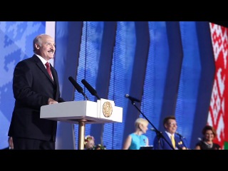 Лукашэнка жартуе пра свае ўзнагароды / Лукашенко шутит про свои награды