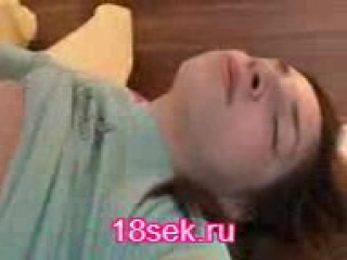 devushek-sperme-seks-so-spyashey-volosatoy-baboy-vannoy