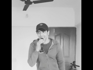Neel Motwani on Instagram: “🎤 🎵 Jaane kyun jaane kyun jaane kyun????????? ????? (Part2 ) karaoke sessions #neelmotwani #neelazians”