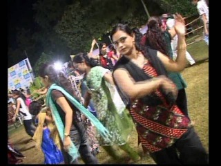 Gujarati Garba Song Navratri Live 2011 - Lions Club Kalol - Jignesh Kaviraj - Day -3 Part - 14
