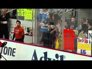 Claude Giroux fakes out Penguins fans