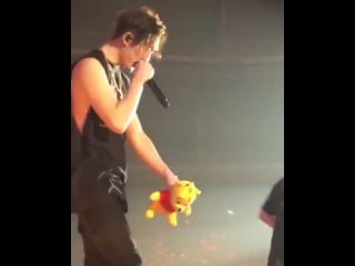 iKON BOBBY 아이콘 바비 on Instagram: “Kim Freaking Jiwon and his Winnie The Pooh doll amagadz he's soo precious 😍❤ . . #ikoncertinseoulday1 #ikon #ikonyg #bobby #bi #jinhwan…”