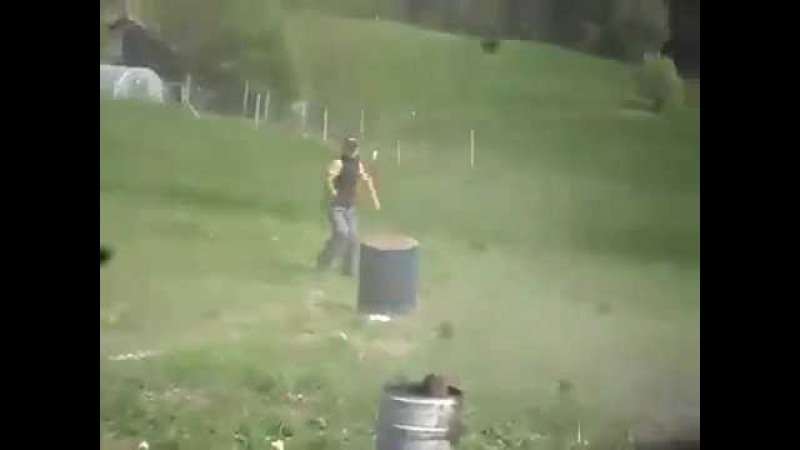 девочки тяжело видео падает в бочку сучек удовлетворят