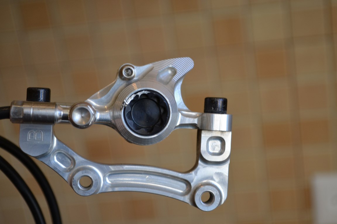EmESC8MGfn4.jpg
