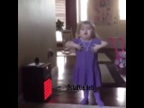 Милейшие видео малышей 🐣💟 on Instagram: “Харизматичная малышка 👶🏼 Отмечай друзей 😍😜 #sladkiedeti”