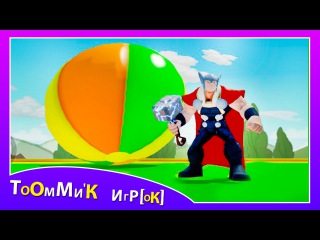 Супергерой ТОР в стране Дисней играет с МАШИНКАМИ из мультфильма ТАЧКИ. Игра для детей. Thor Disney