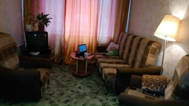 Фото: Москва <br>Ищу некурящую соседку, уважающую личное пространство, следящую за чистотой и порядком в отдельную уютную, просторную комнату (примерно 18м2, см. фото) в 2-х комнатной квартире обязательно на длительный срок. <br>м. Савеловская (10 минут пешком), этаж 1/5. В квартире хороший ремонт, есть wi-fi. Все самое основное из бытовой техники есть (холодильник, микроволновка, стиральная машина, пылесос, утюг, чайник, телевизор). Окна выходят во двор. Напротив кинотеатр 