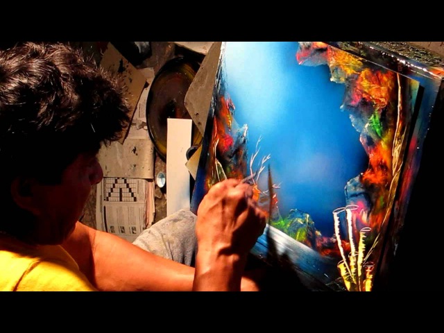 Spray paint artist in Cozumel