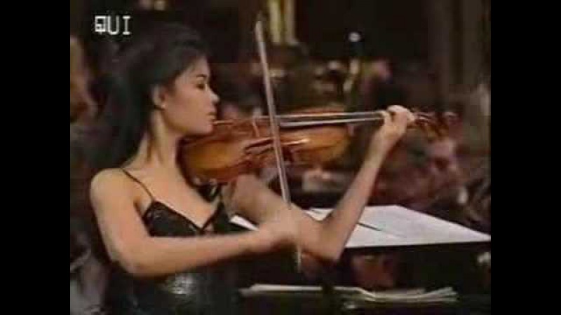 Vanessa-Mae plays Toccata Fugue