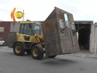 Kurdish Peshmerga built Mad Max style armors to fight ISIS (English)