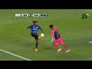 Ronaldinho takes the ball from the Goalkeeper - Queretaro vs Santos 3-0 Liga MX Final Vuelta