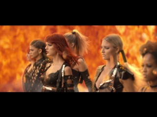 Джиджи Хадид в роли “Slay-Z” в клипе Тейлор Свифт на сингл