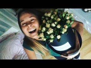 Полина Трубенкова on Instagram: “Как девушки делают селфи часть 2. Селфи с цветами За букет спасибо 💐👉@vogue_buket #нахерамнетвойвеник #тупостьбезпричин #ТУПАЯТЕЛКА”