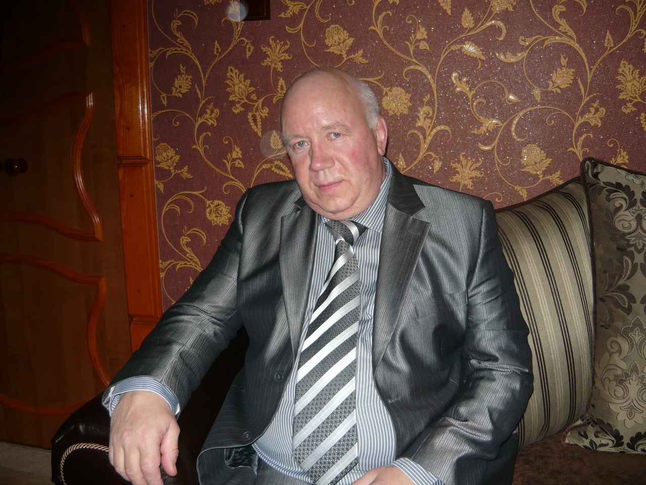 Мужчина 64 года